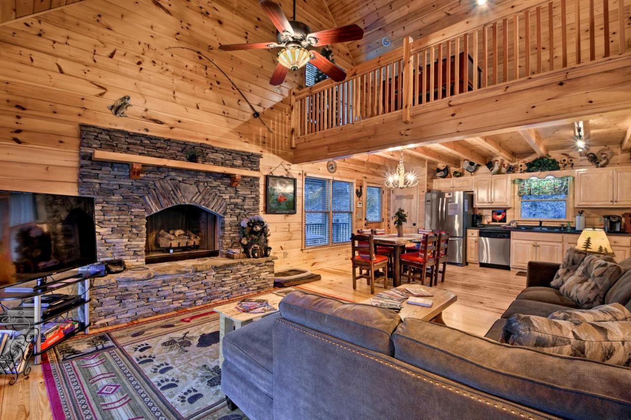 Riverside Ellijay Cabin With Hot Tub And Game Room Exterior photo